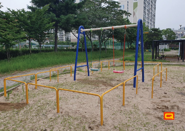 2인 철재 그네(휀스포함)